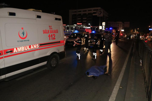 Adana'da yabancı uyruklu 2 kız kardeş otomobilin çarpmasıyla öldü - Resim: 1