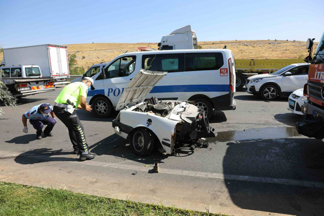 O model yine ortadan ikiye bölündü! Gaziantep'teki kazada 2 kişi öldü 2 kişi yaralandı - Resim: 1