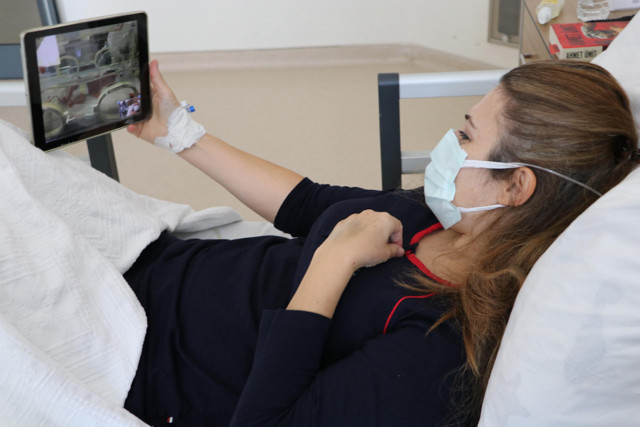 Koronavirüs yüzünden erken doğum yaptı! Kızını 21 gün sonra görebildi - Resim: 0