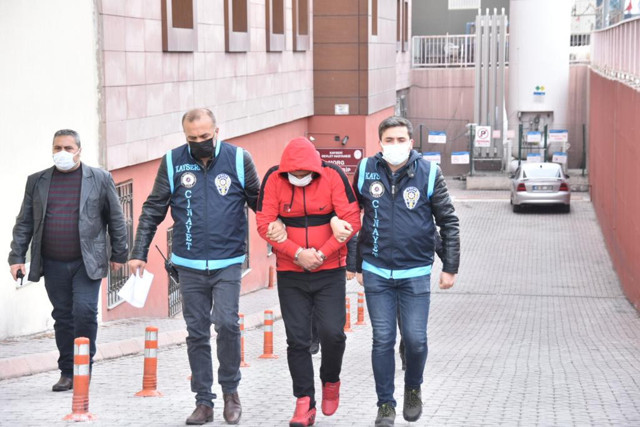 Kayseri'de 3 kızdan annelerini öldüren babalarına 'Allah belanı versin' tepkisi - Resim: 0
