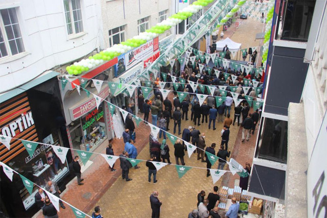 Sivas'ta Ahmet Davutoglu'nun ziyaretinde 'davanı neden bıraktın?' gerilimi - Resim: 0