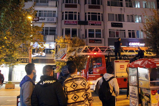 Bolu'da en işlek caddeye asılan tabela ortalığı karıştırdı herkesin çoluğu var, çocuğu var - Resim: 2