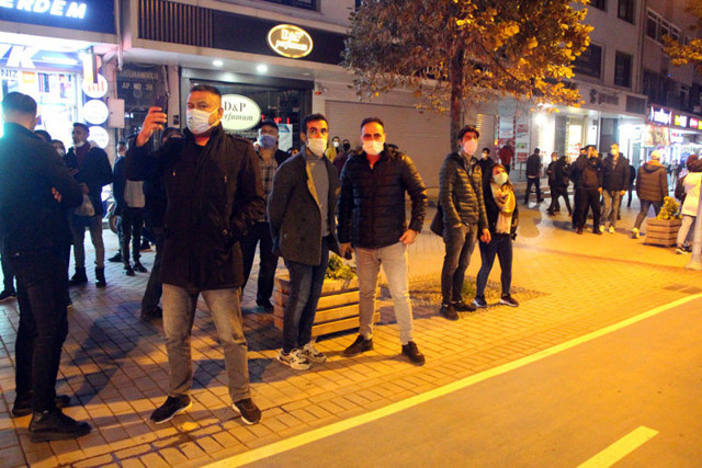 Bolu'da en işlek caddeye asılan tabela ortalığı karıştırdı herkesin çoluğu var, çocuğu var - Resim: 0