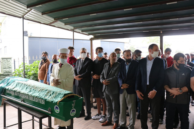 Mete Gazoz'un acı günü! Trafik kazasında vefat eden anneannesine son görevini yaptı - Resim: 0