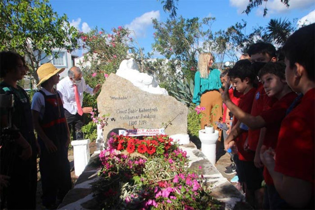 Bodrum'da Cevat Şakir Kabaağaçlı'yı anma töreninde kriz çıktı! Kaymakam alanı terketti - Resim: 1