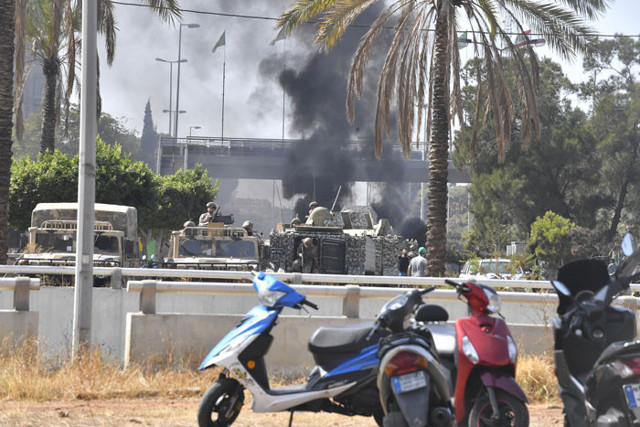 Lübnan'da protestocuların üzerine ateş açıldı ölü ve yaralılar var Lübnan ordusu sokakta - Resim: 1