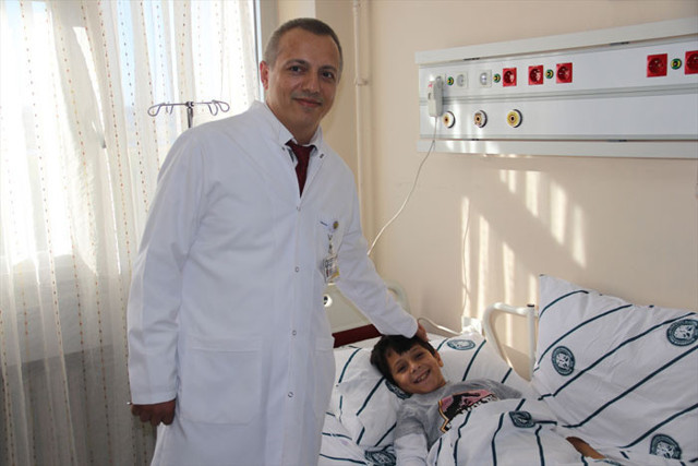 8 yaşındaki Ahmet Kaya'nın karnına yediği tekme hayatını kurtardı - Resim: 1