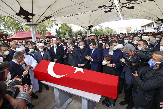 Özdemir Bayraktar son yolculuğuna uğurlanıyor! Köyünde toprağa verilecek - Resim: 3