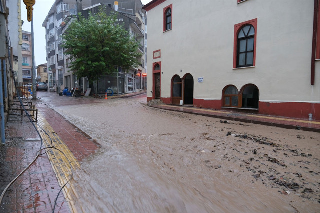 Sel suları Bozkurt'u yine esir aldı! - Resim: 0