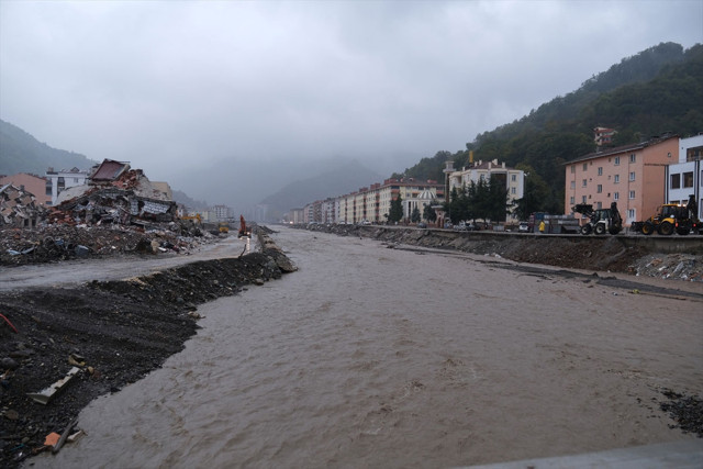 Sel suları Bozkurt'u yine esir aldı! - Resim: 1