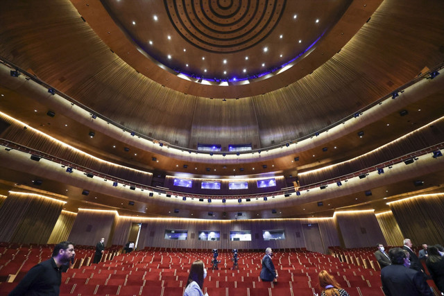 Kültür Bakanı Ersoy açılışa bir gün kala AKM'yi gezdirdi - Resim: 0