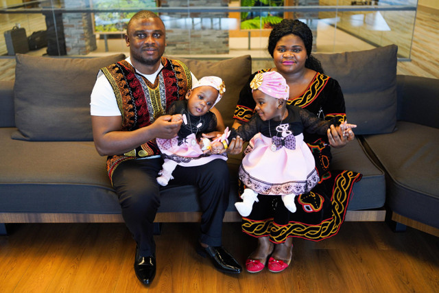 Kamerun'da dünyaya gelen yapışık siyam ikizleri Türkiye'de şifa buldu - Resim: 2