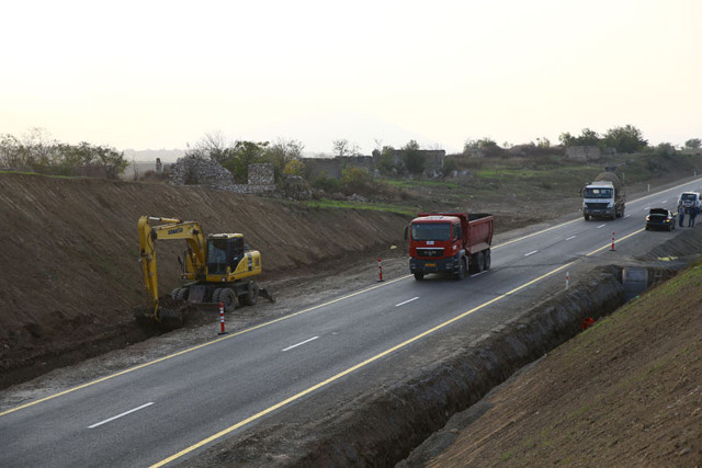 Karabağ ve çevresi bir yılda modern projelerin şantiye alanına dönüştü - Resim: 2