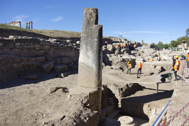 Kütahya'da ilginç olay! Yıllardır dua edilen Yarın Dede türbesi boş çıktı - Resim: 0