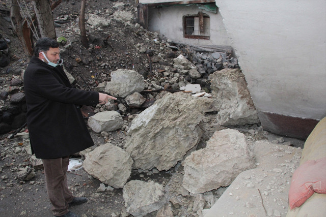 Beypazarı'nda 6 evde hasar oluştu 11 ev boşaltıldı polis ekipleri nöbet tutuyor - Resim: 0