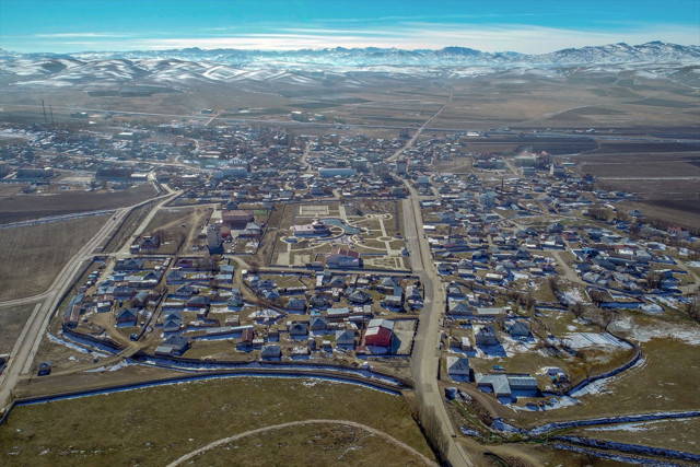 İran sınırındaki ilçede atıl arazi Millet Bahçesi'ne dönüştürüldü - Resim: 0