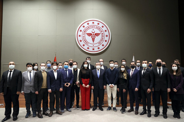 Fahrettin Koca asistan hekimlerle buluştu Şikayetlerini dinledi - Resim: 0