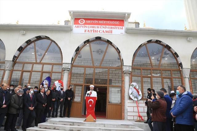 Ali Erbaş üniversiteye cami açtı: Camiler kampüslerin süsüdür - Resim: 0