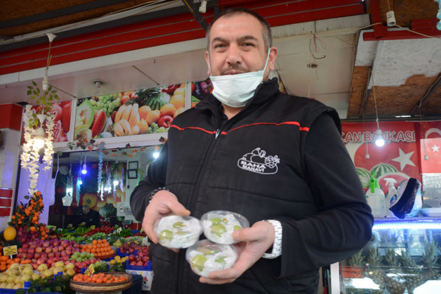 Balıkesir'de erik 1000 liradan tezgaha indi - Resim: 0