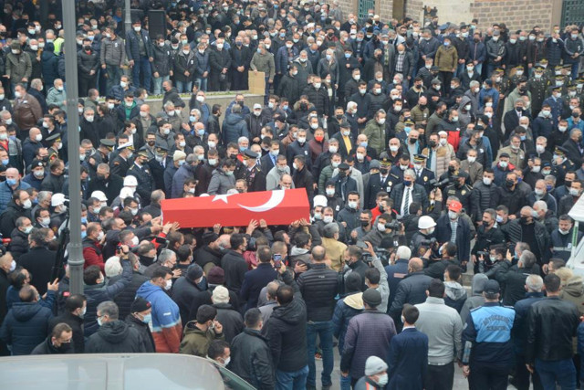 Balıkesir'de şehit DSİ personeli Cihan Gökkaya dualarla uğurlandı - Resim: 0