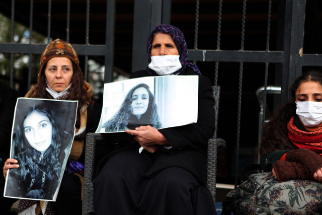 Gülistan Doku'nun ailesi Tunceli Adliyesi önünde oturma eylemi başlattı - Resim: 0