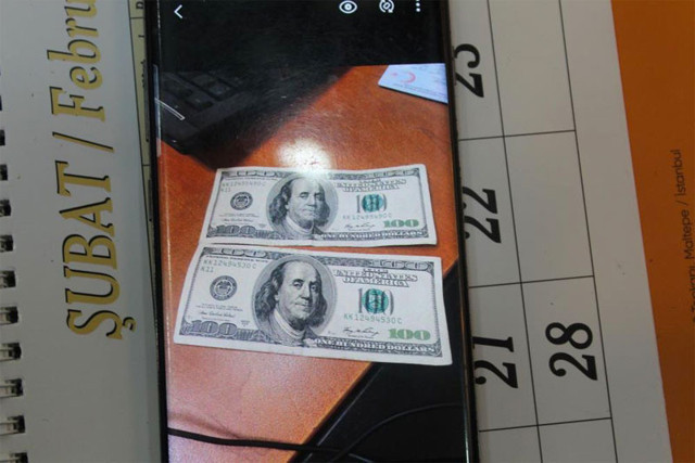 Bankadan dolar çekti döviz bürosunda şaşkına döndü tekrar bankaya döndüğünde ikinci şok yaşadı - Resim: 0