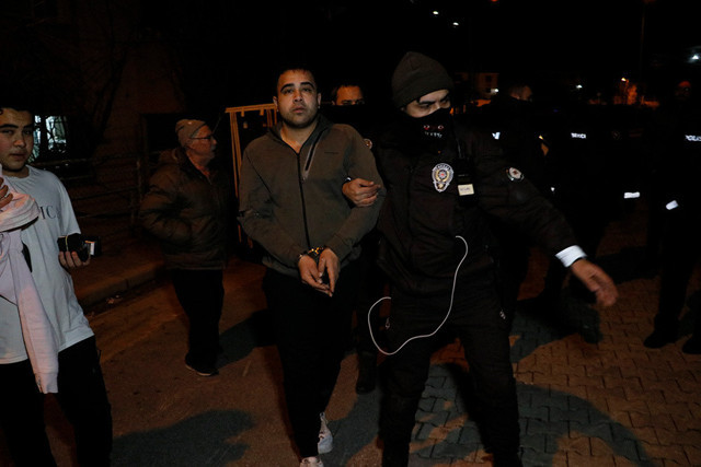 Boşanma aşamasındaki eşinin evini bastı! Kayınbiraderi pompalı tüfekle karşılık verdi - Resim: 0