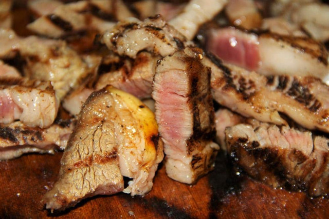 Bu etin kilosu 16 bin TL eti bilenler çok pahalı olduğunu söylemiyor İzmirli kasap konuştu - Resim: 1