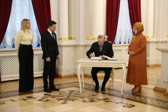 Arabulucu Cumhurbaşkanı Erdoğan Ukrayna'da! Zelenskiy ile görüşme başladı - Resim: 0