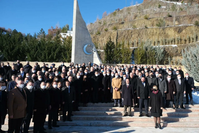 MHP lideri Devlet Bahçeli Ülkücü Şehitler Anıtı'nı ziyaret etti - Resim: 0