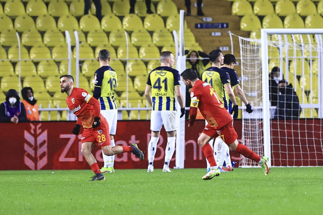 10 kişilik Kayserispor'dan son saniye darbesi! Fenerbahçe kupaya veda etti - Resim: 1