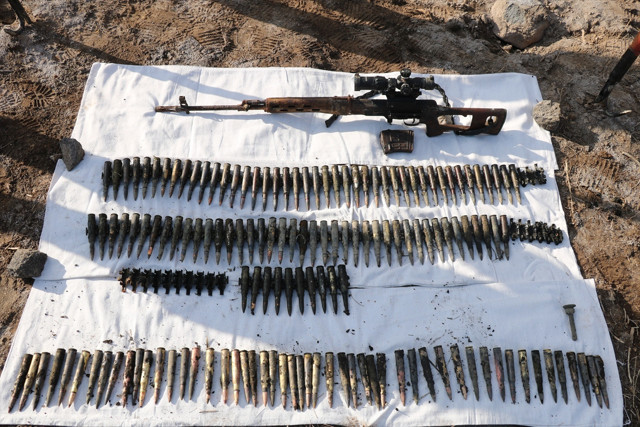 Iğdır'da teröristlerin su altına sakladığı mühimmat ele geçirildi - Resim: 0