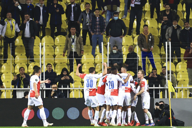 Fenerbahçe konuk ettiği Slavia Prag'a mağlup oldu! UEFA Konferans Ligi'nde tur şansını zora soktu - Resim: 1