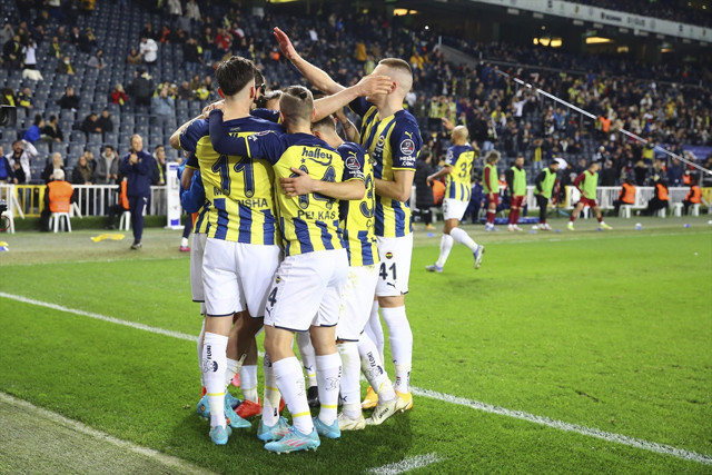 Fenerbahçe konuk ettiği Hatayspor'u Serdar Dursun'un penaltılarıyla 2-0 mağlup etti - Resim: 1