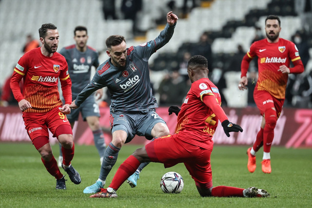 Kayserispor'a 2-1 kaybeden Beşiktaş kupaya çeyrek finalde veda etti - Resim: 0