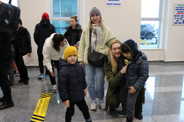 Savaş bölgesinden 5 yaşındaki oğluyla geldi! Anlattıklarıyla ağlattı - Resim: 0