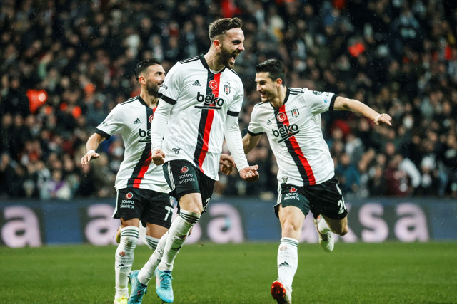 Beşiktaş iki kez geriye düştüğü maçta Başakşehir'le 2-2 berabere kaldı - Resim: 1