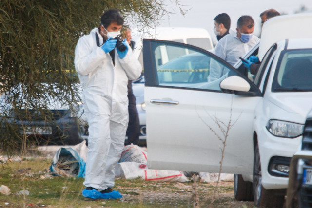 Antalya'da terk edilmiş otomobilin bagajından ceset çıktı - Resim: 0
