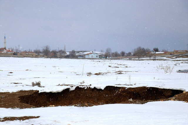 Konya çöküyor evlere 500 metre mesafede korkutan görüntü! İnceleme başlatıldı - Resim: 0