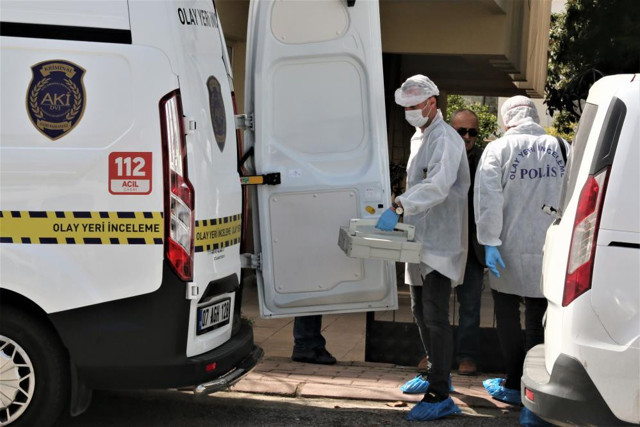 Antalya'da banyoya giren kadın kocasını ölü buldu - Resim: 0