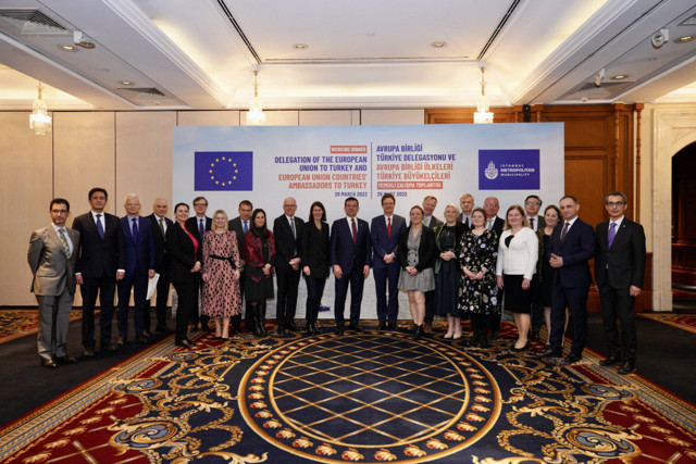 Ekrem İmamoğlu büyükelçilerle bir araya geldi: Değişim sürecine şimdiden hazırlanın - Resim: 0