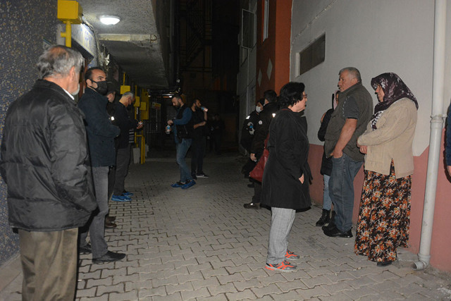 Ordu'da korkunç kadın cinayeti! İki çocuk annesi kadın evinde battaniyeye sarılı halde ölü bulundu - Resim: 0