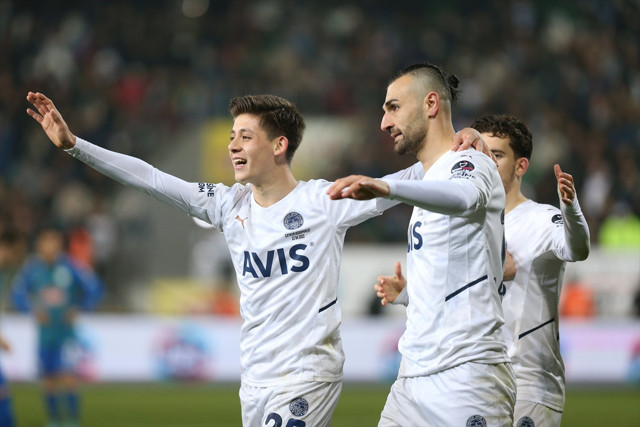 Fenerbahçe deplasmanda 6-0 kazandı! Rizespor'un kümede kalma şansı mucizelere kaldı - Resim: 1