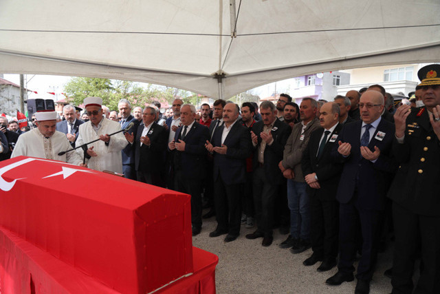 Pençe-Kilit şehitleri Kubilay Çon ve Furkan Gök son yolculuklarına uğurlandı - Resim: 1