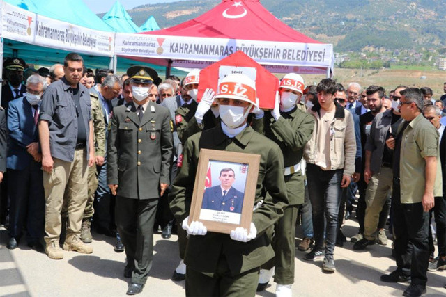 Pençe-Kilit şehitleri Kubilay Çon ve Furkan Gök son yolculuklarına uğurlandı - Resim: 2