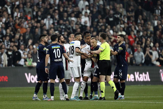 Beşiktaş konuk ettiği Kasımpaşa'ya farklı kaybetti - Resim: 1