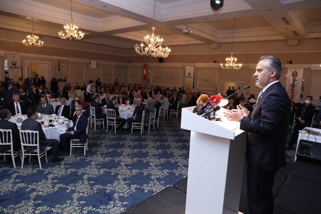 Bursa Büyükşehir Belediye Başkanı Alinur Aktaş Bursalı işadamları ile buluştu - Resim: 1