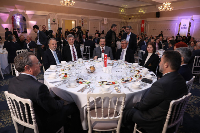 Bursa Büyükşehir Belediye Başkanı Alinur Aktaş Bursalı işadamları ile buluştu - Resim: 0