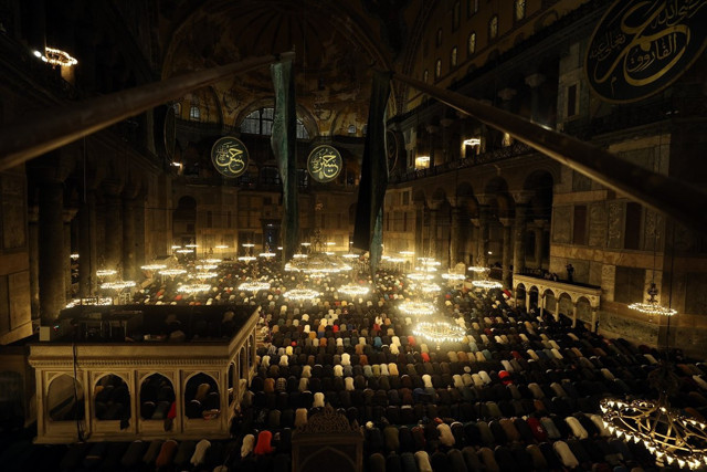 Ayasofya Camisi'nde Kadir Gecesi idrak edildi - Resim: 1