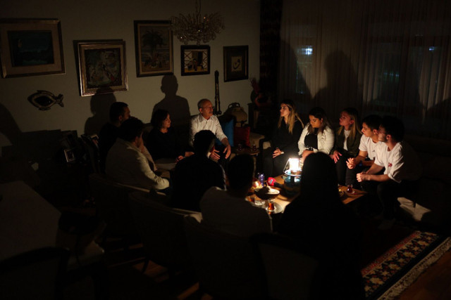Kemal Kılıçdaroğlu elektrik faturasını ödedi! Karanlıktaki son gece evlerinde misafirleri vardı - Resim: 1